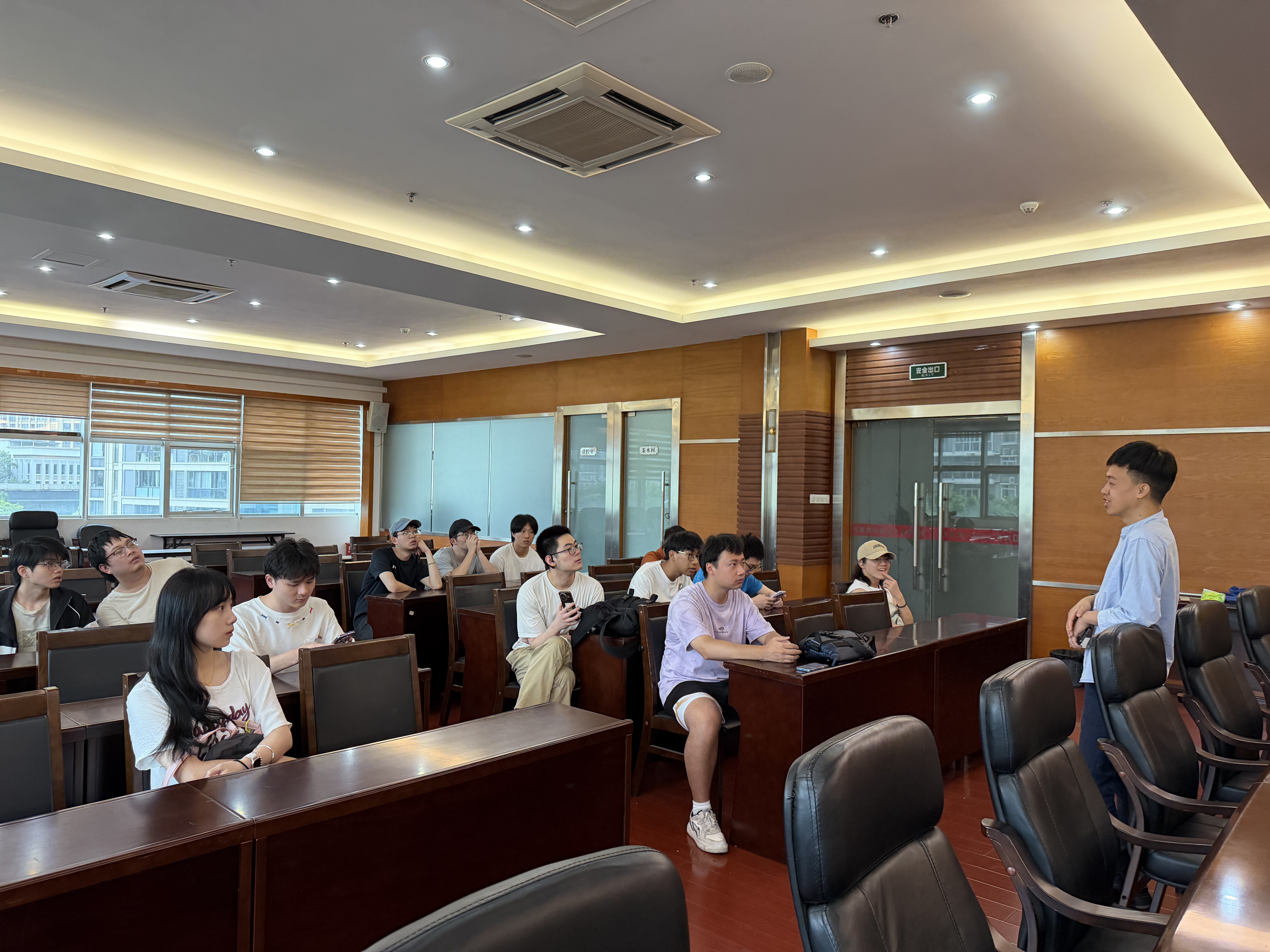 海峡工业设计创业园接待福建理工大学 师生来访研学1.jpg