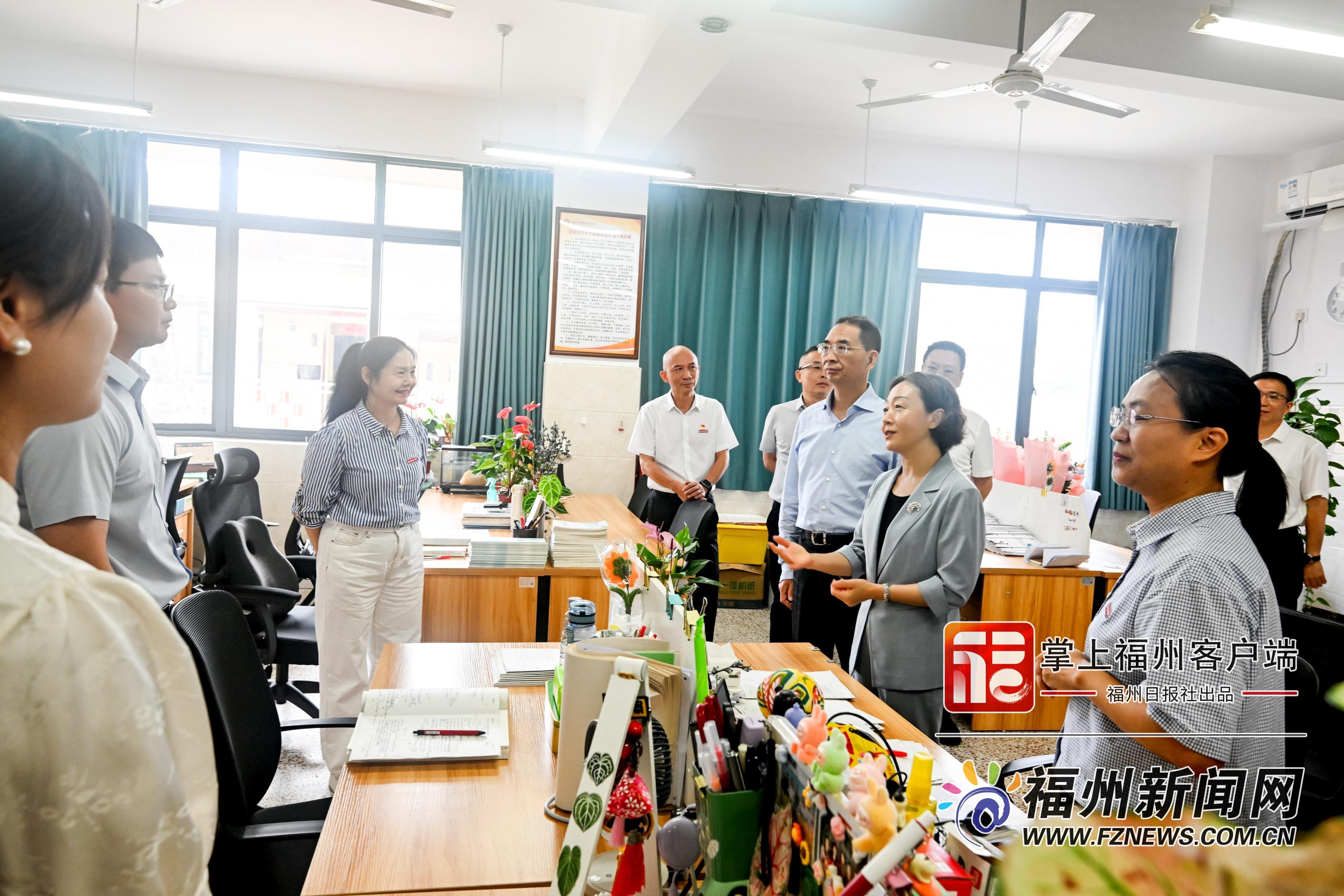 郭宁宁吴贤德看望慰问一线教育工作者并致以节日祝福 郭宁宁吴贤德看望慰问一线教育工作者并致以节日祝福